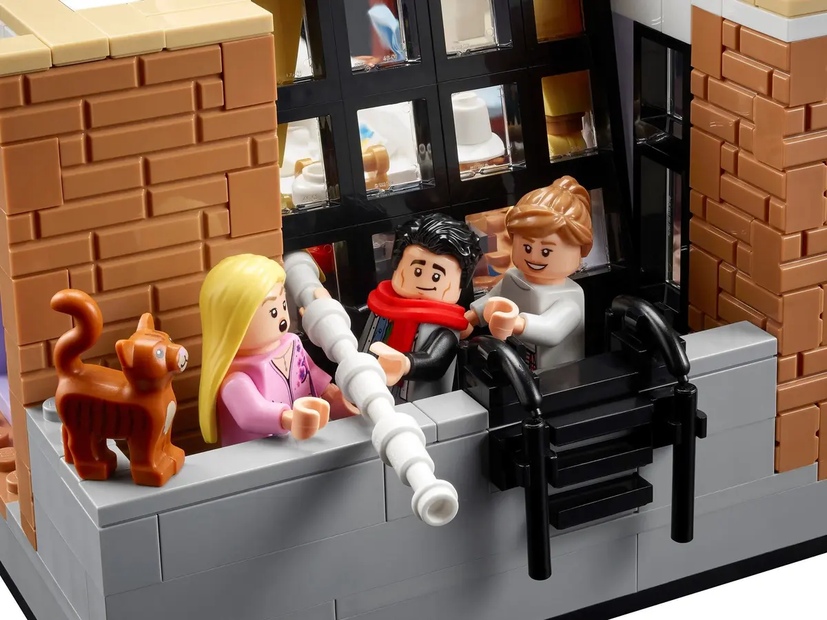 LEGO Icons 10292 The Friends Apartments set, image 24