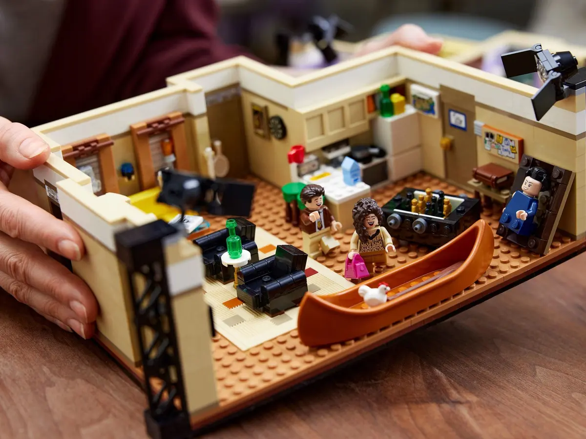 LEGO Icons 10292 The Friends Apartments set, image 36