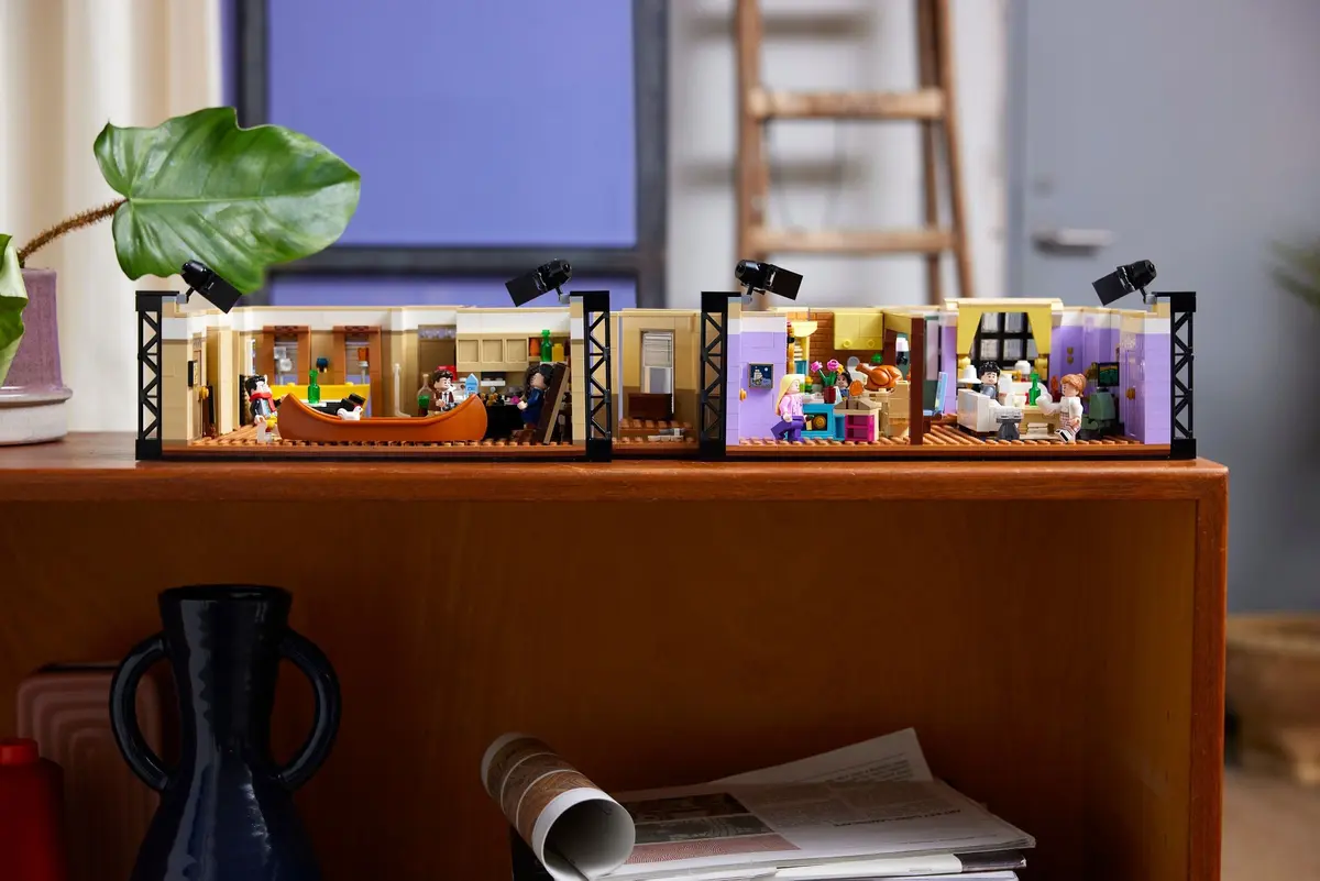 LEGO Icons 10292 The Friends Apartments set, image 45