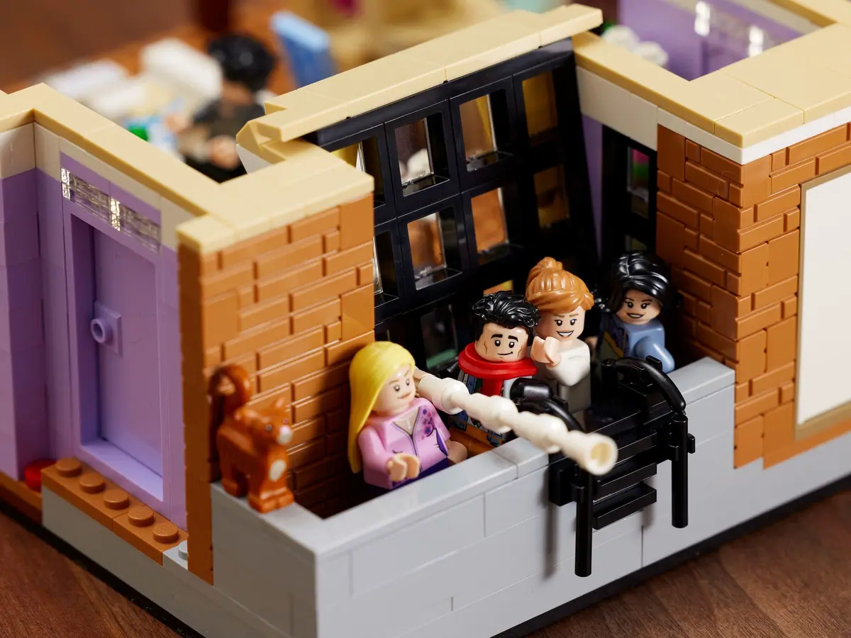 LEGO Icons 10292 The Friends Apartments set, image 27