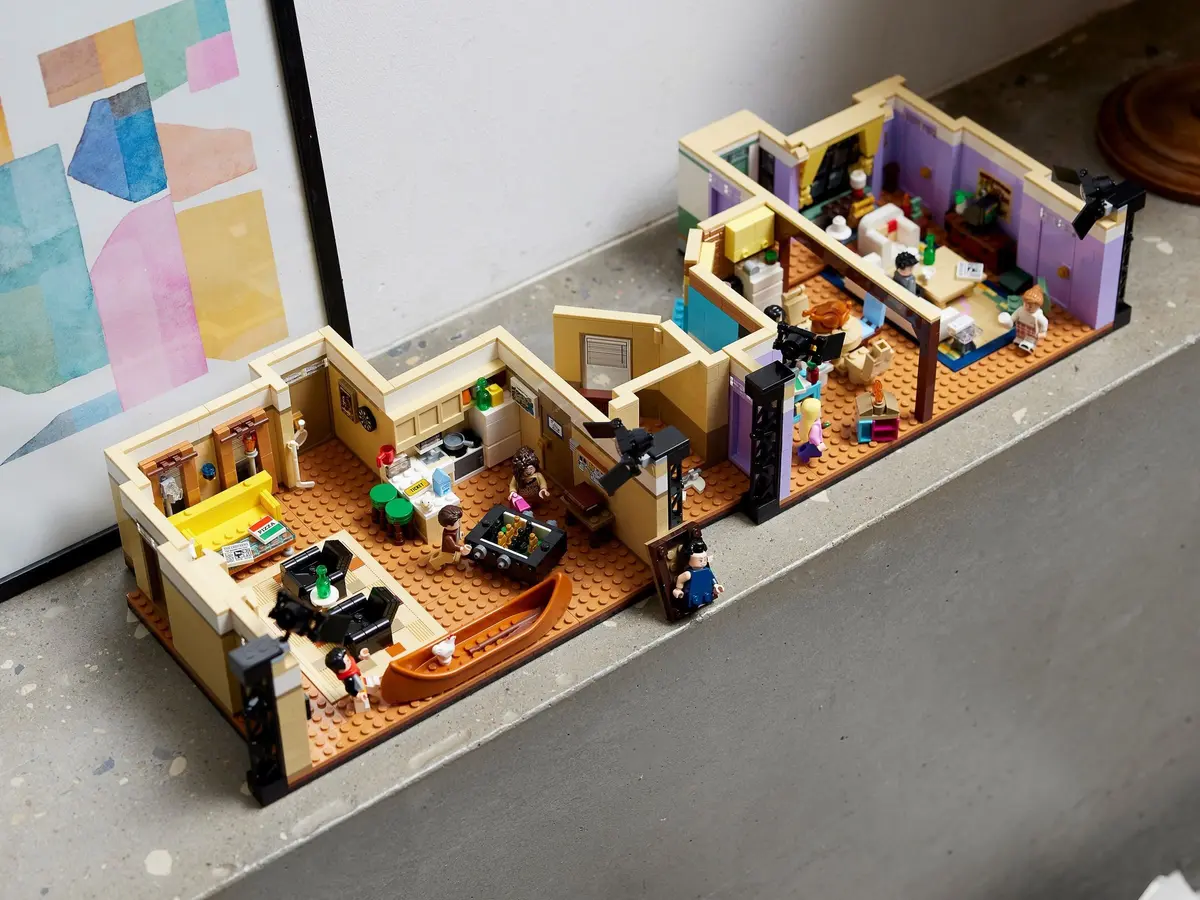 LEGO Icons 10292 The Friends Apartments set, image 42