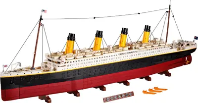 LEGO Icons 10294 Titanic set