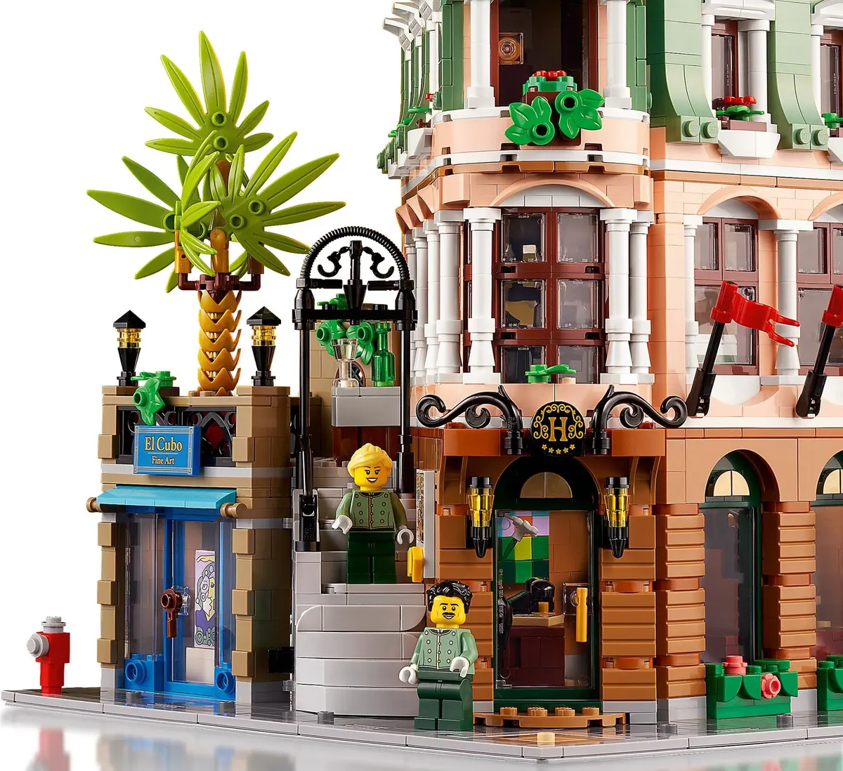 LEGO Icons 10297 Boutique Hotel set, image 6