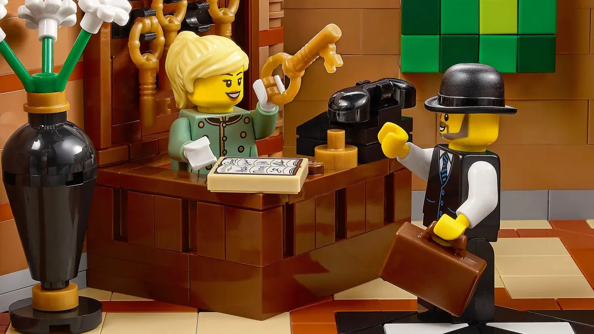 LEGO Icons 10297 Boutique Hotel set, image 9