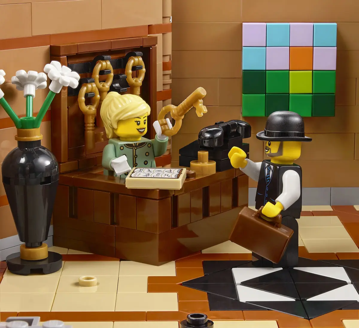 LEGO Icons 10297 Boutique Hotel set, image 24
