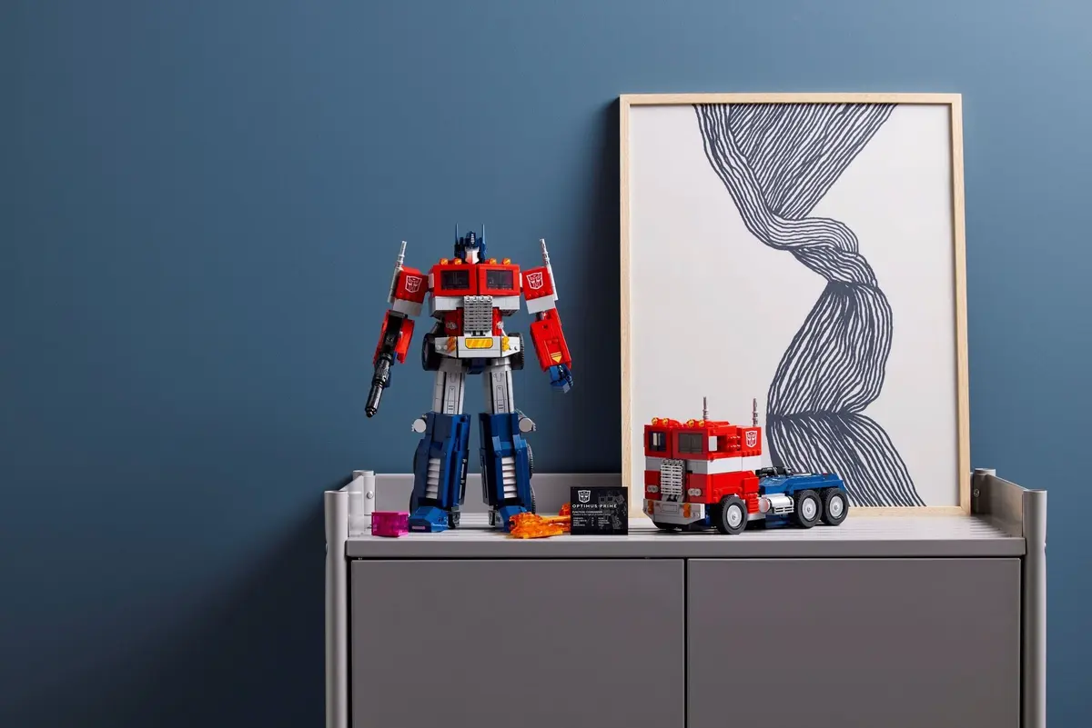 LEGO Icons 10302 Optimus Prime set, image 5