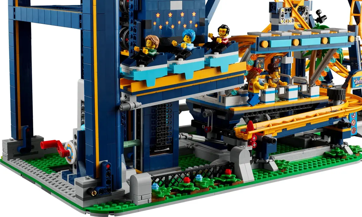 LEGO Icons 10303 Loop Coaster set, image 8