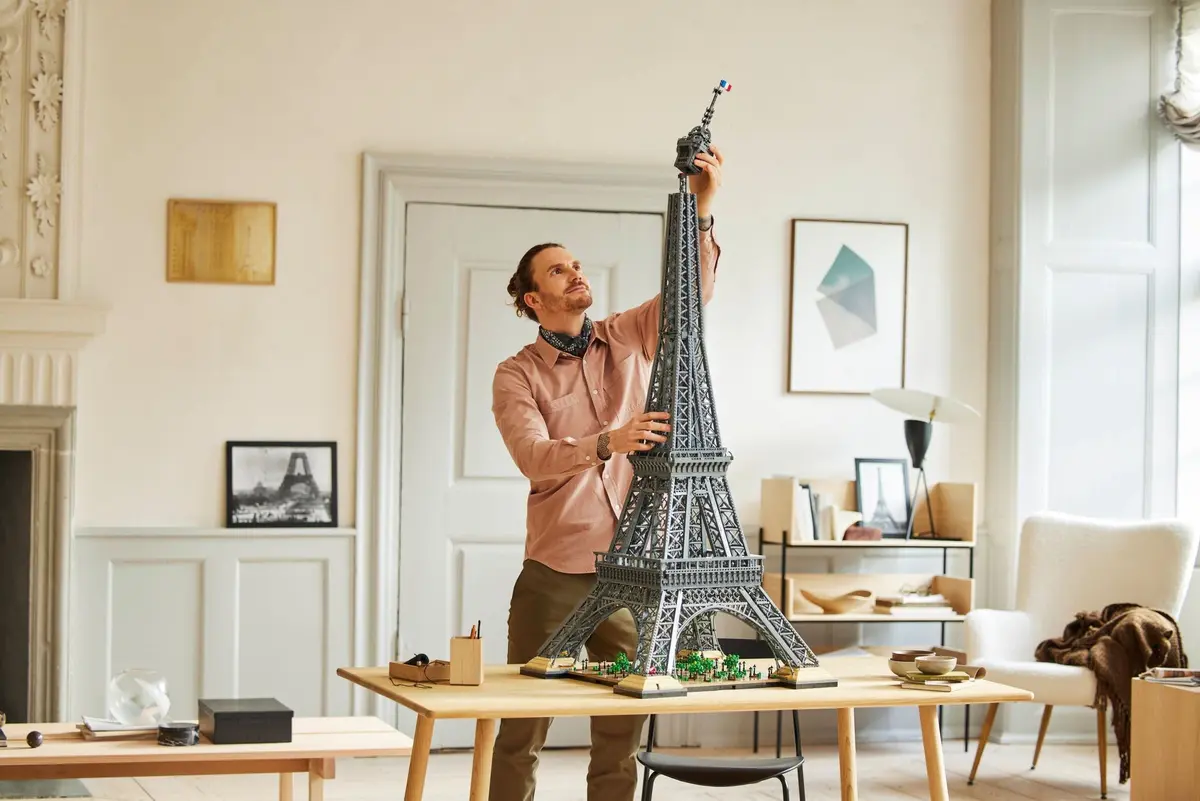 LEGO Icons 10307 Eiffel Tower set, image 4
