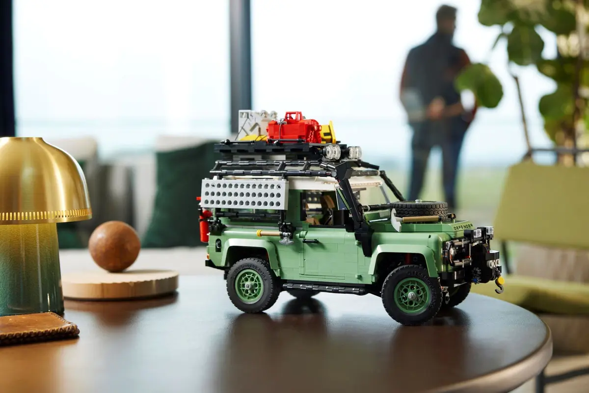LEGO Icons 10317 Land Rover Classic Defender 90 set, image 3