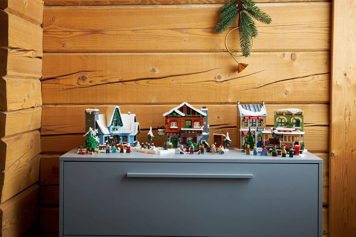 LEGO Icons 10325 Alpine Lodge set, image 7