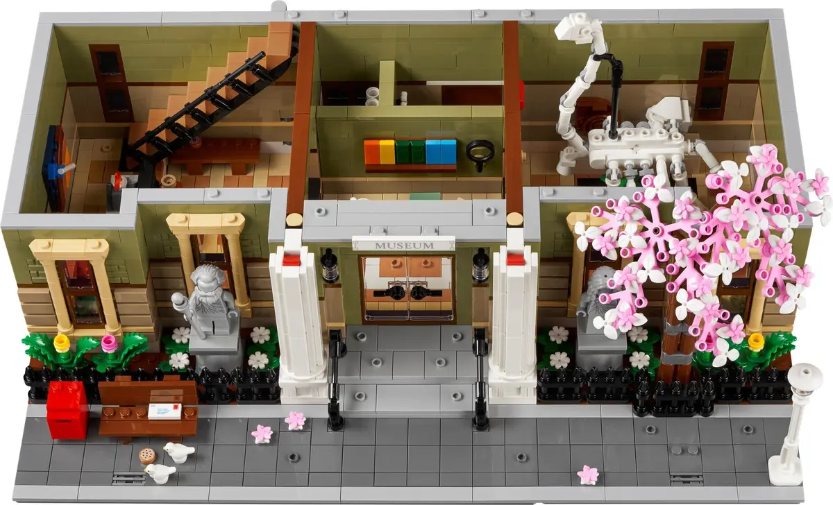 LEGO Icons 10326 Natural History Museum set, image 3