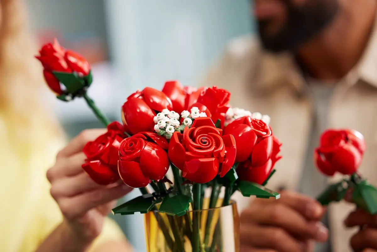 LEGO Icons 10328 Bouquet of Roses set, image 7