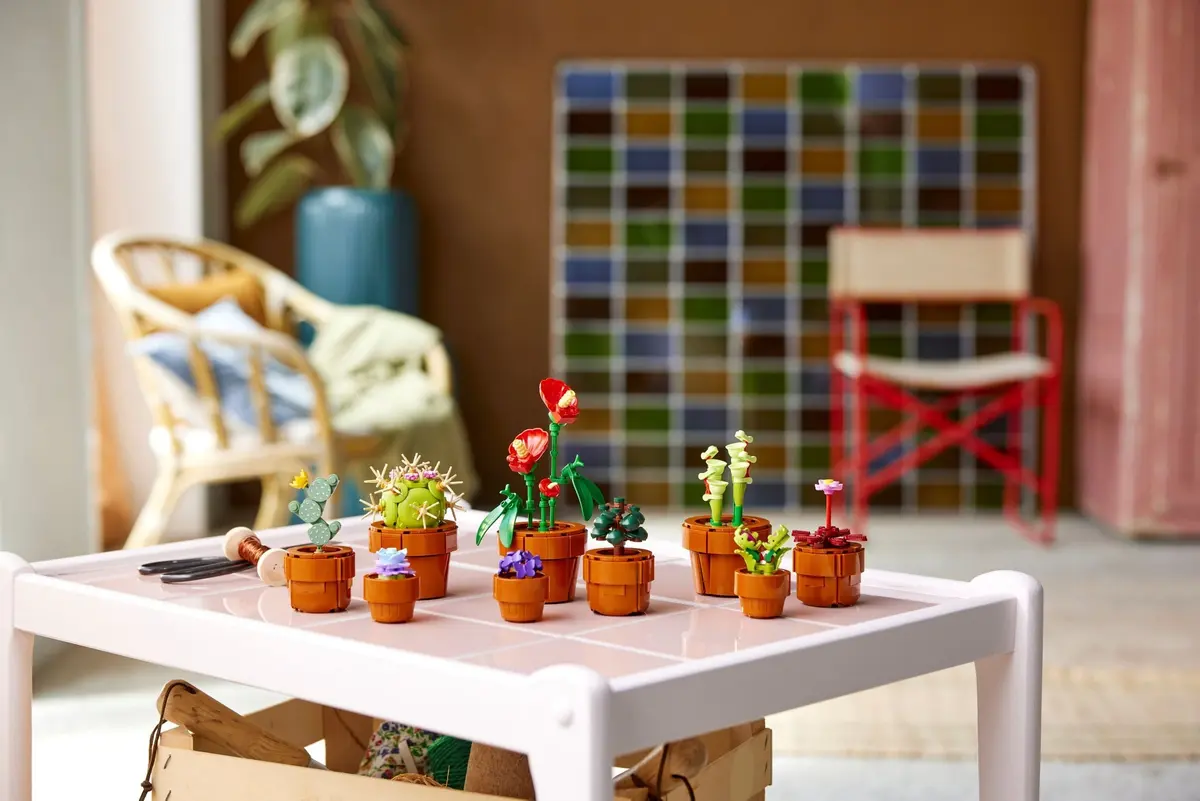 LEGO Icons 10329 Tiny Plants set, image 8