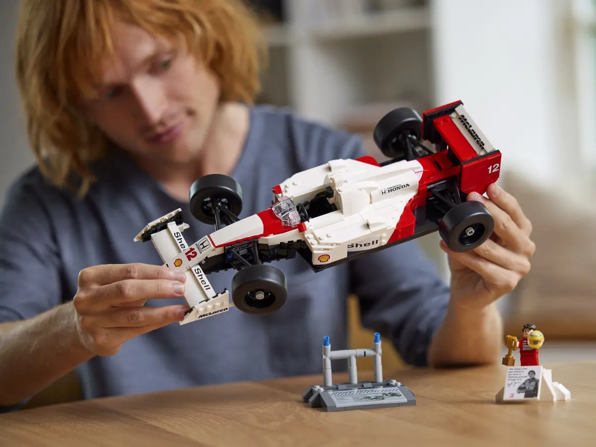 LEGO Icons 10330 McLaren MP4/4 & Ayrton Senna set, image 8