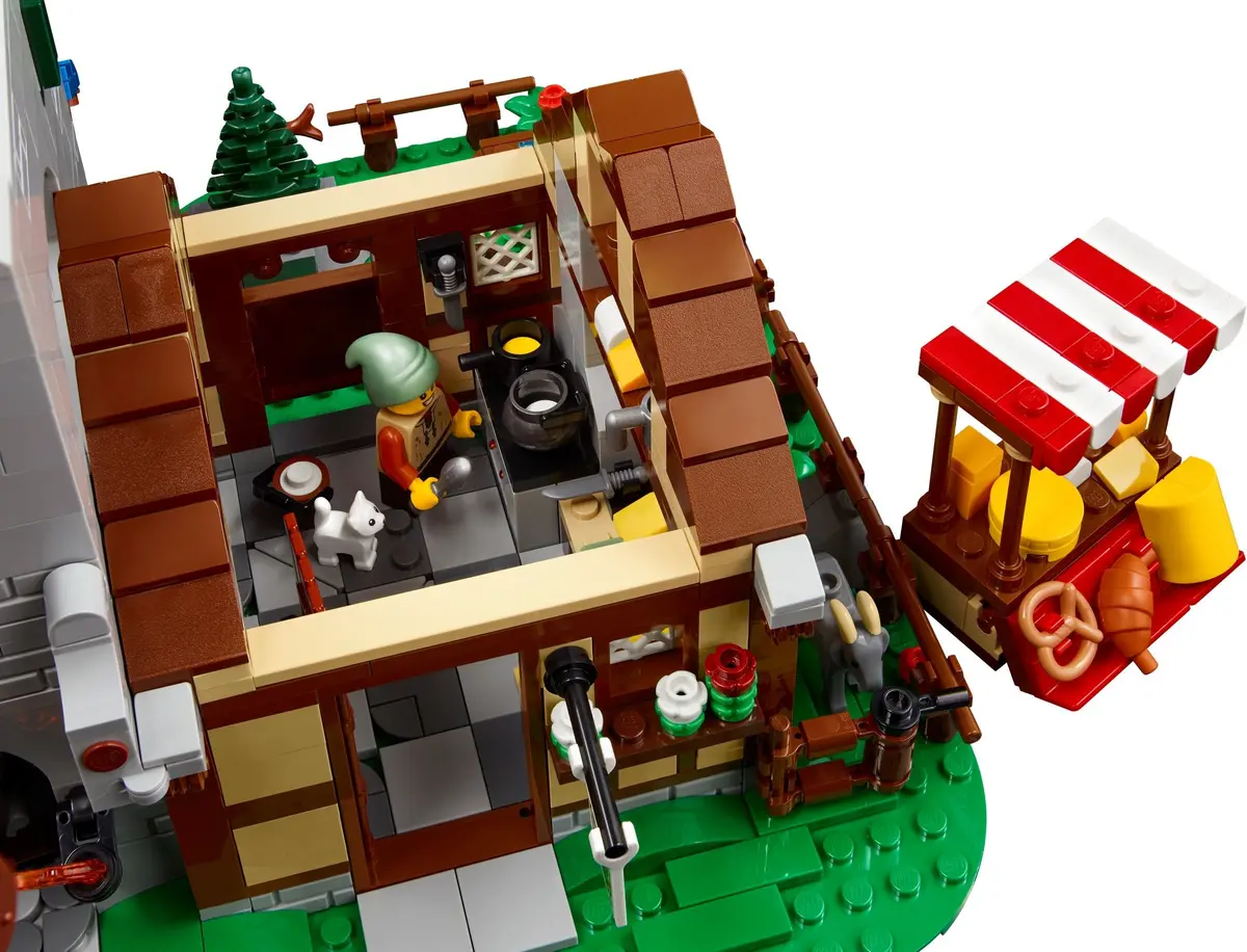 LEGO Icons 10332 Medieval Town Square set, image 10