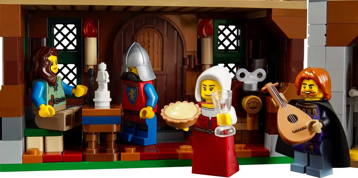 LEGO Icons 10332 Medieval Town Square set, image 7