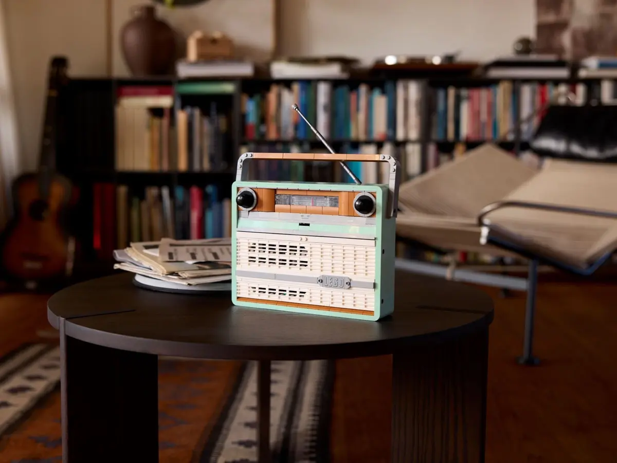 LEGO Icons 10334 Retro Radio set, image 9