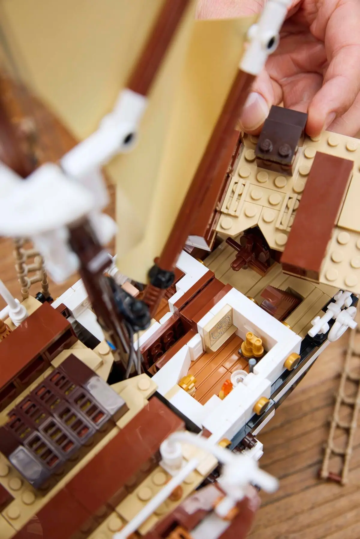 LEGO Icons 10335 The Endurance set, image 8