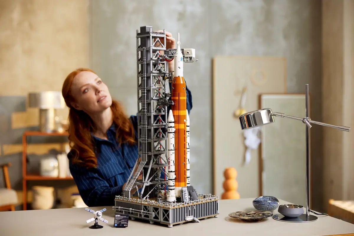 LEGO Icons 10341 NASA Artemis Space Launch System set, image 7