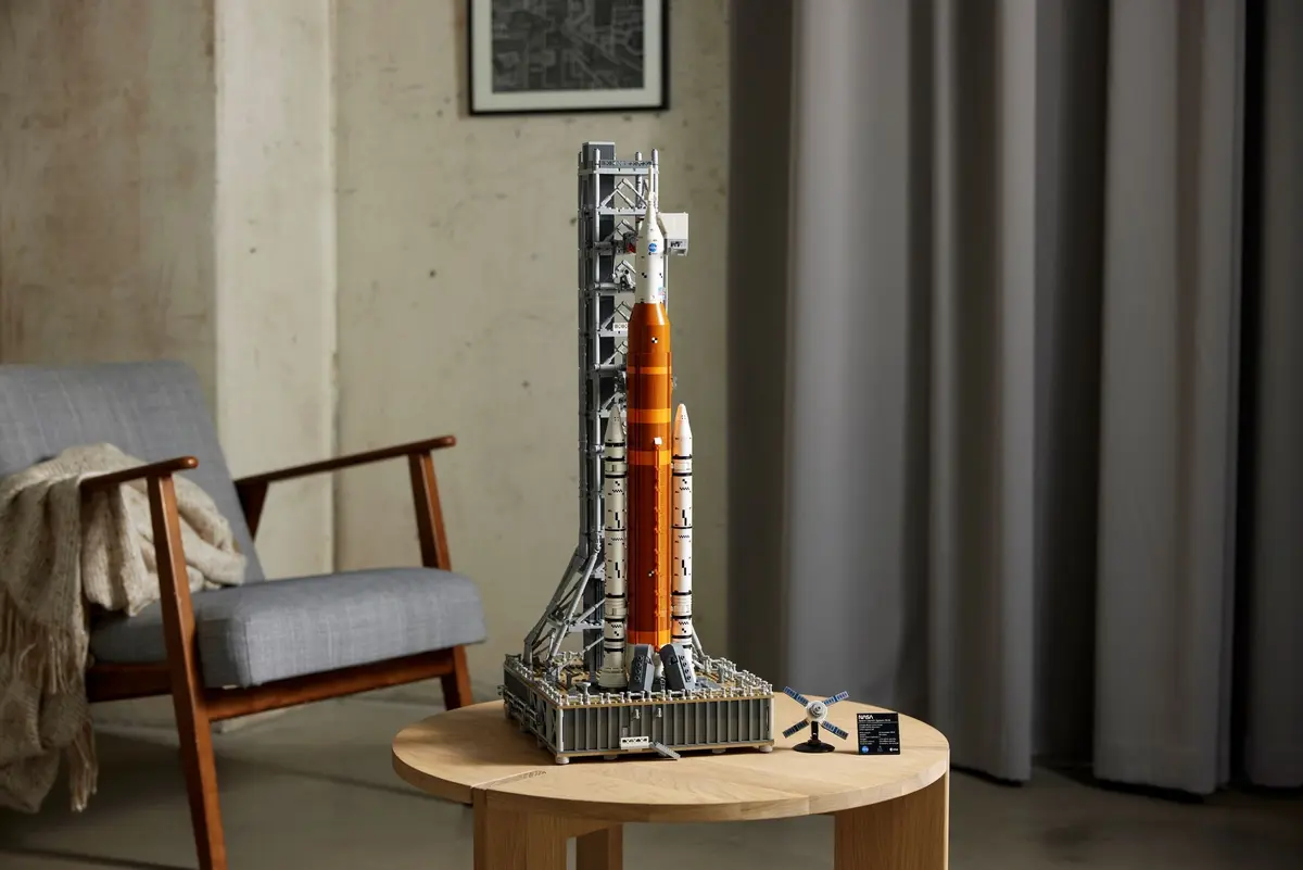 LEGO Icons 10341 NASA Artemis Space Launch System set, image 9