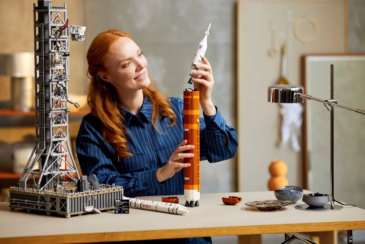 LEGO Icons 10341 NASA Artemis Space Launch System set, image 8