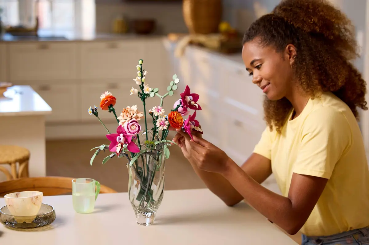 LEGO Botanicals 10342 Pretty Pink Flower Bouquet set, image 6
