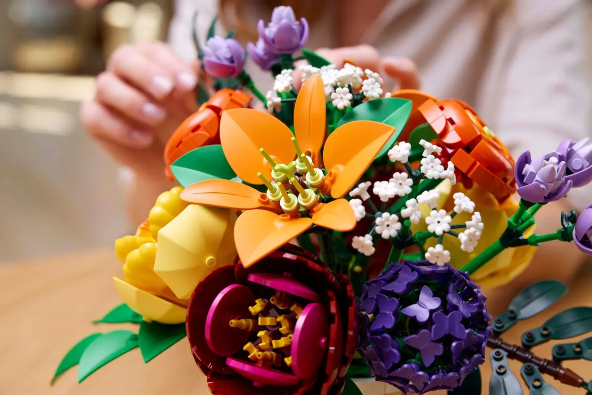 LEGO Botanicals 10345 Flower Arrangement set, image 5