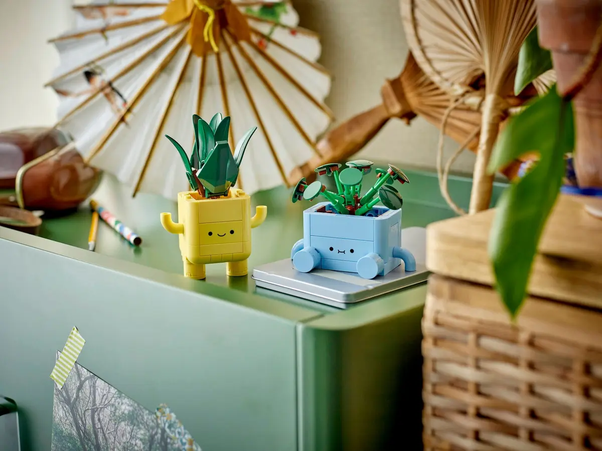 LEGO Botanicals 10349 Happy Plants set, image 7