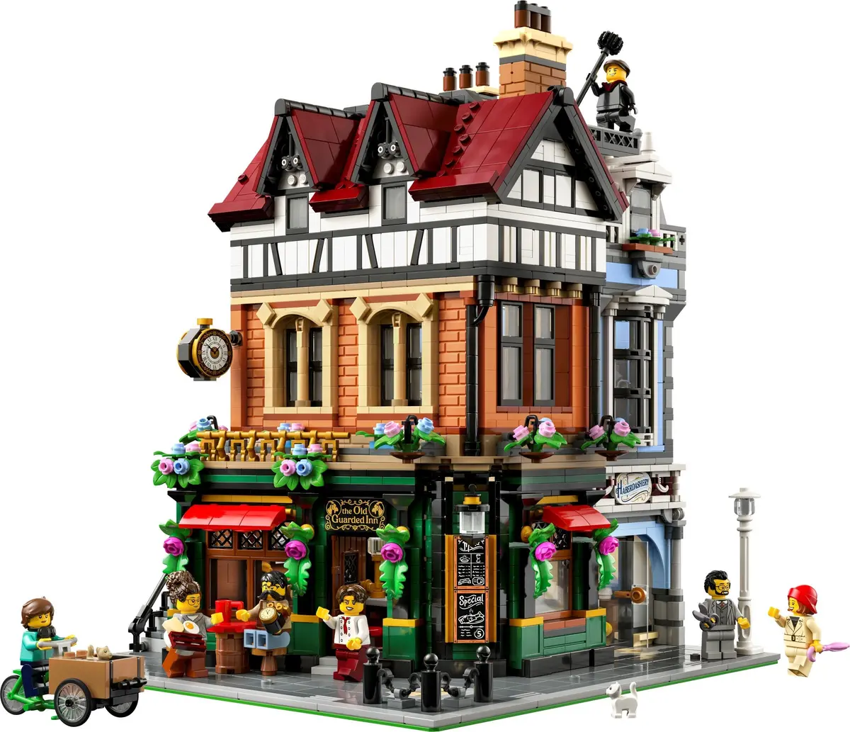 LEGO Icons 10350 Tudor Corner set