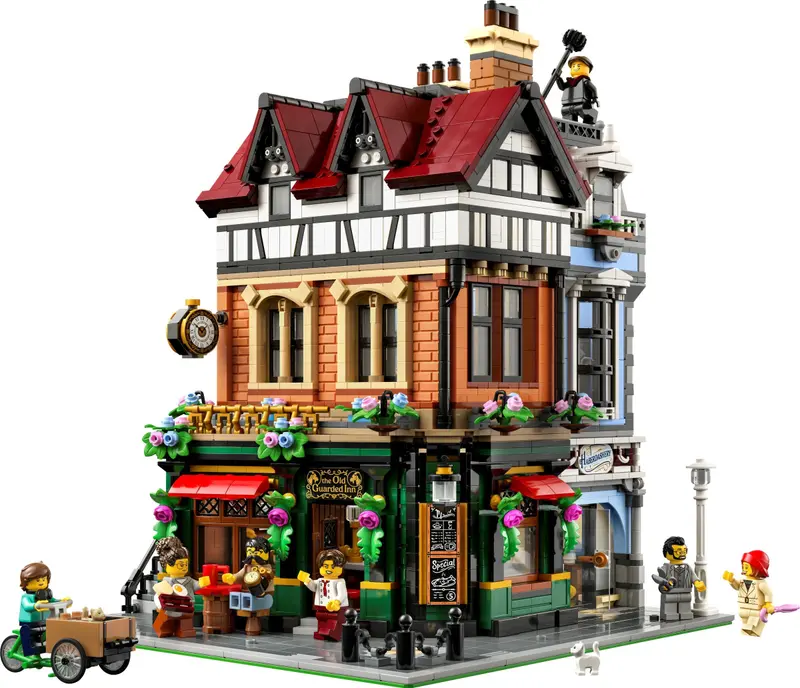 LEGO Icons 10350 Tudor Corner set