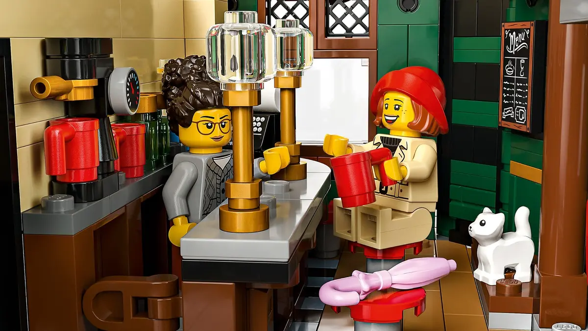 LEGO Icons 10350 Tudor Corner set, image 11