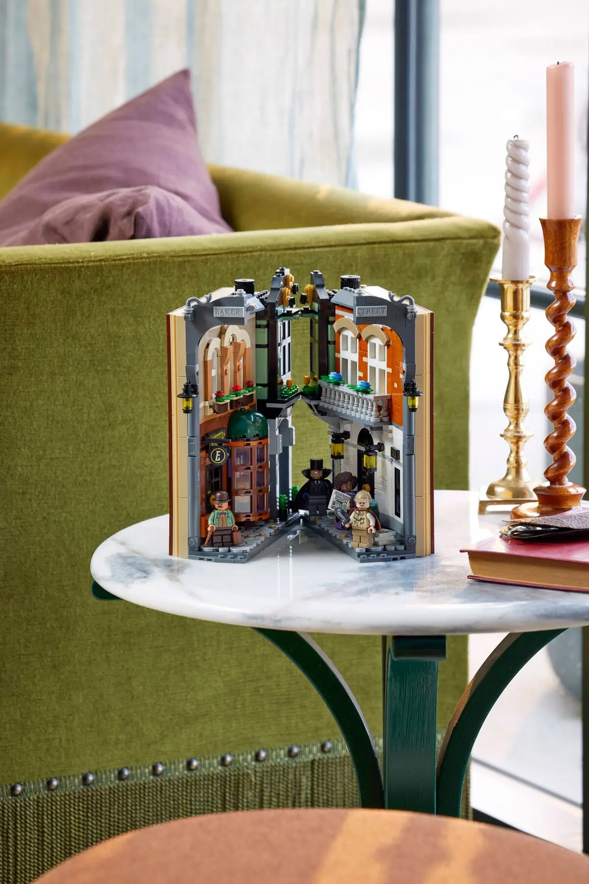 LEGO Icons 10351 Sherlock Holmes: Book Nook set, image 11
