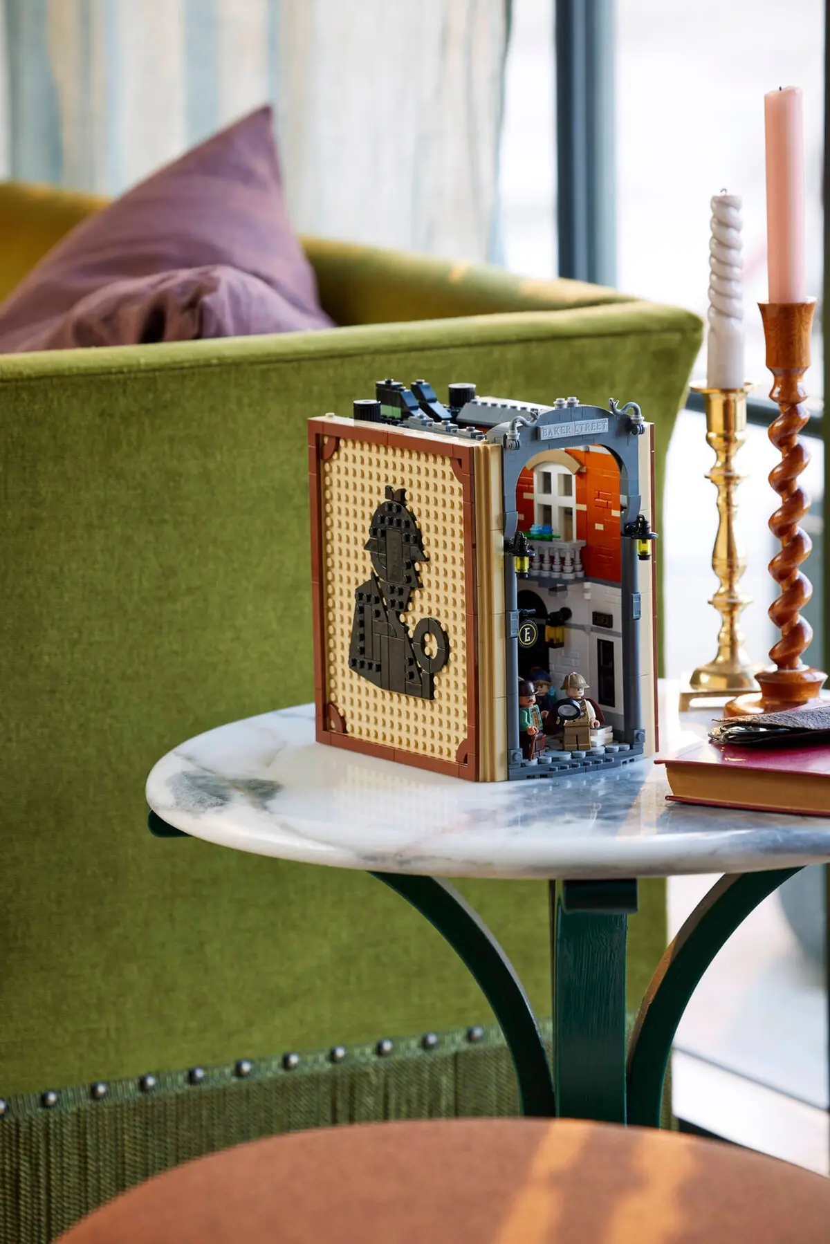 LEGO Icons 10351 Sherlock Holmes: Book Nook set, image 10