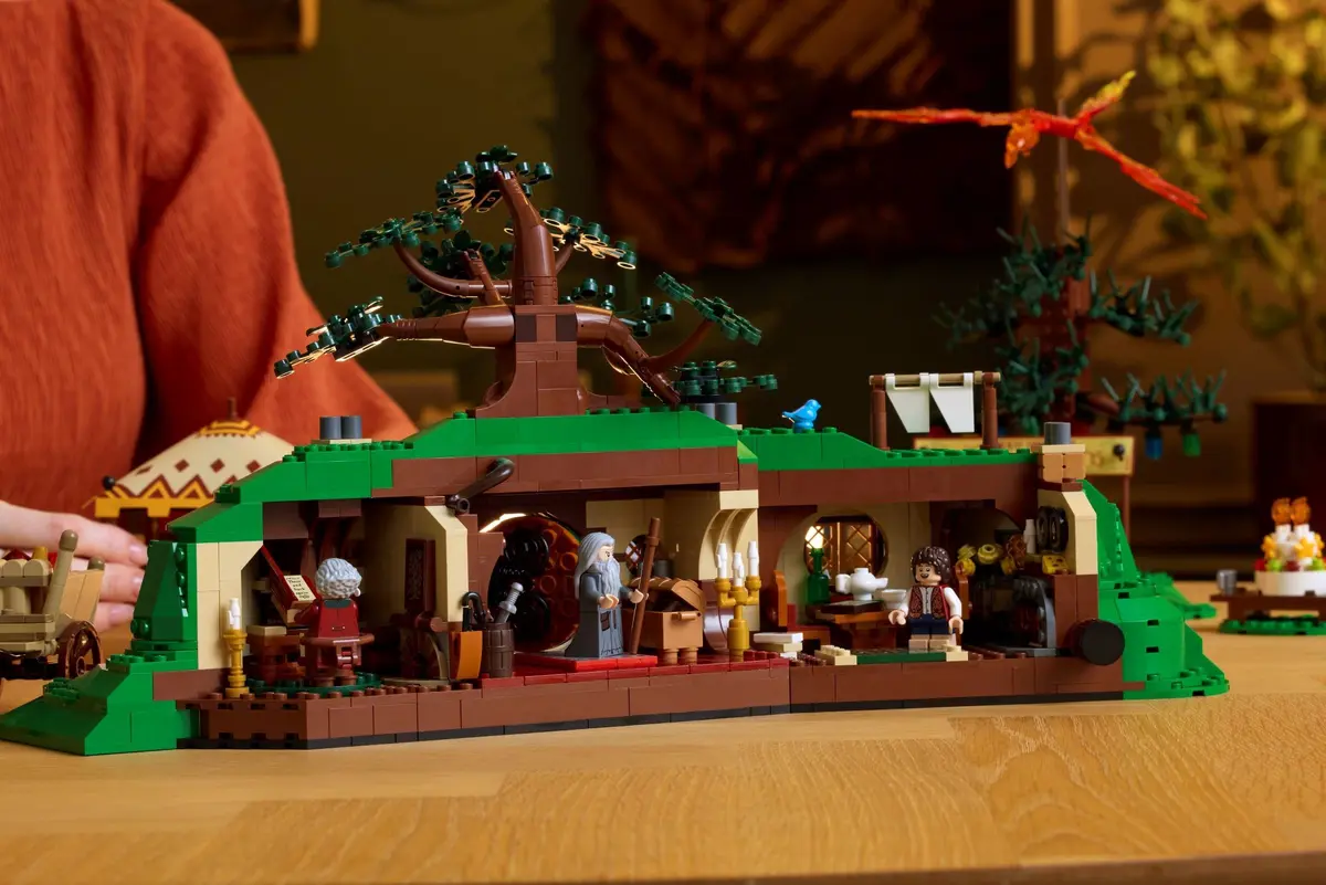 LEGO Icons 10354 The Lord of the Rings: The Shire set, image 6