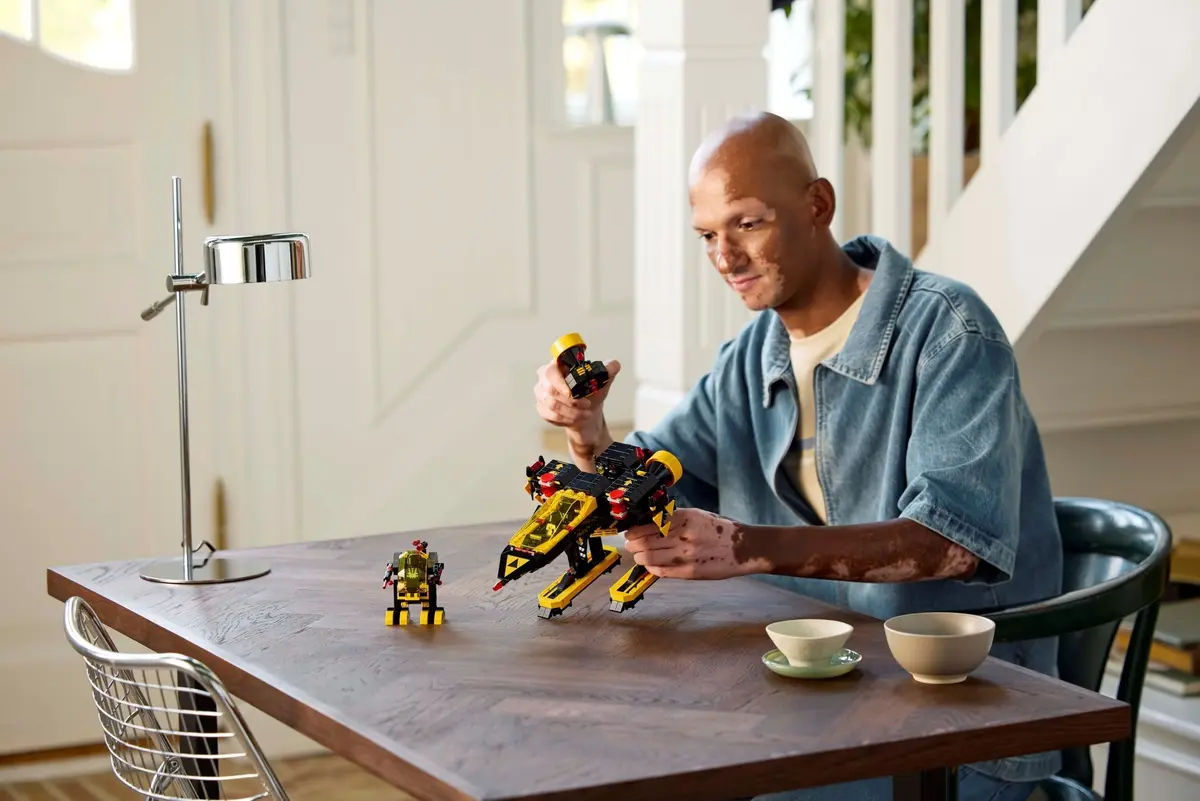 LEGO Icons 10355 Blacktron Renegade set, image 5