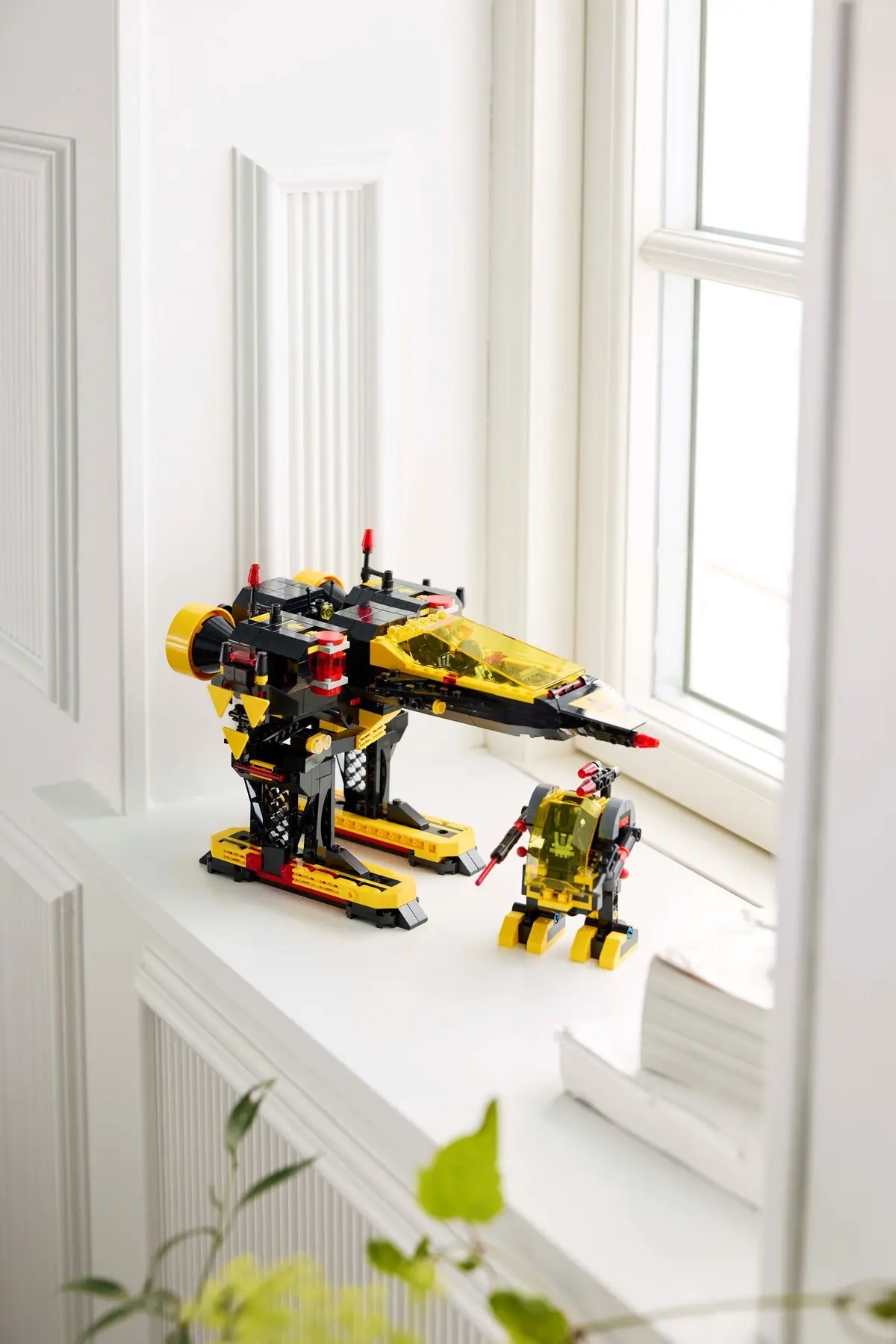 LEGO Icons 10355 Blacktron Renegade set, image 7