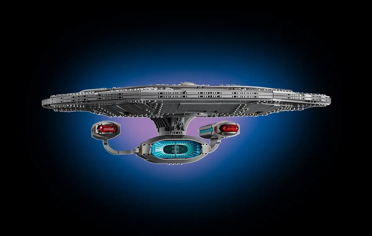 LEGO Icons 10356 Star Trek: U.S.S. Enterprise NCC-1701-D set, image 3