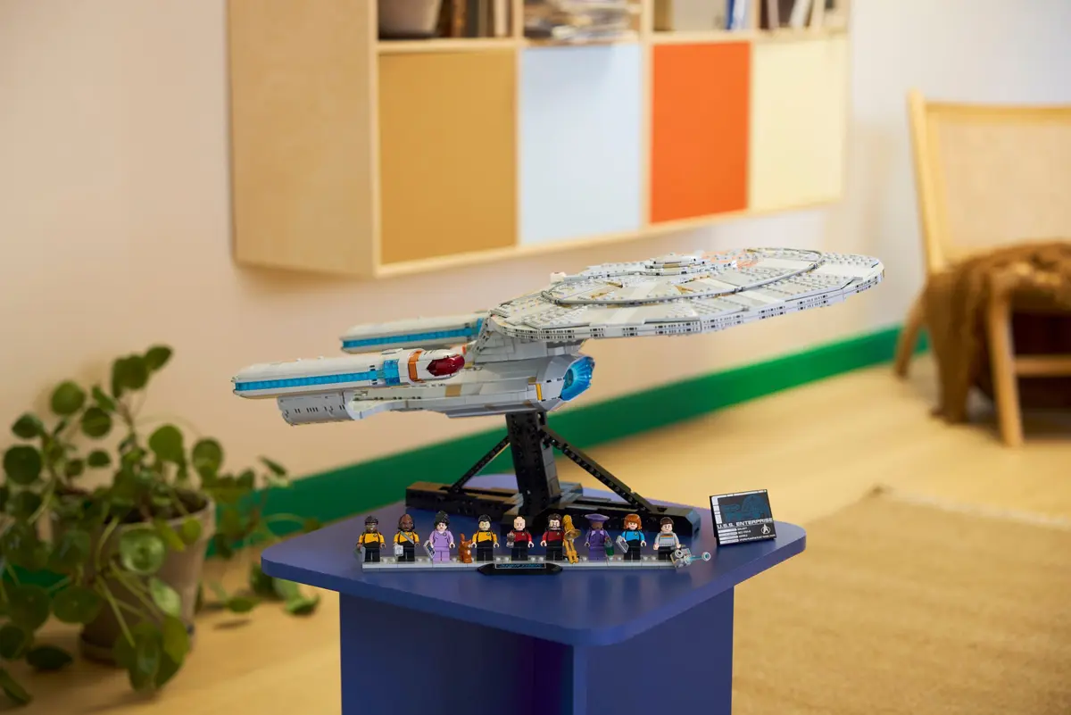 LEGO Icons 10356 Star Trek: U.S.S. Enterprise NCC-1701-D set, image 11