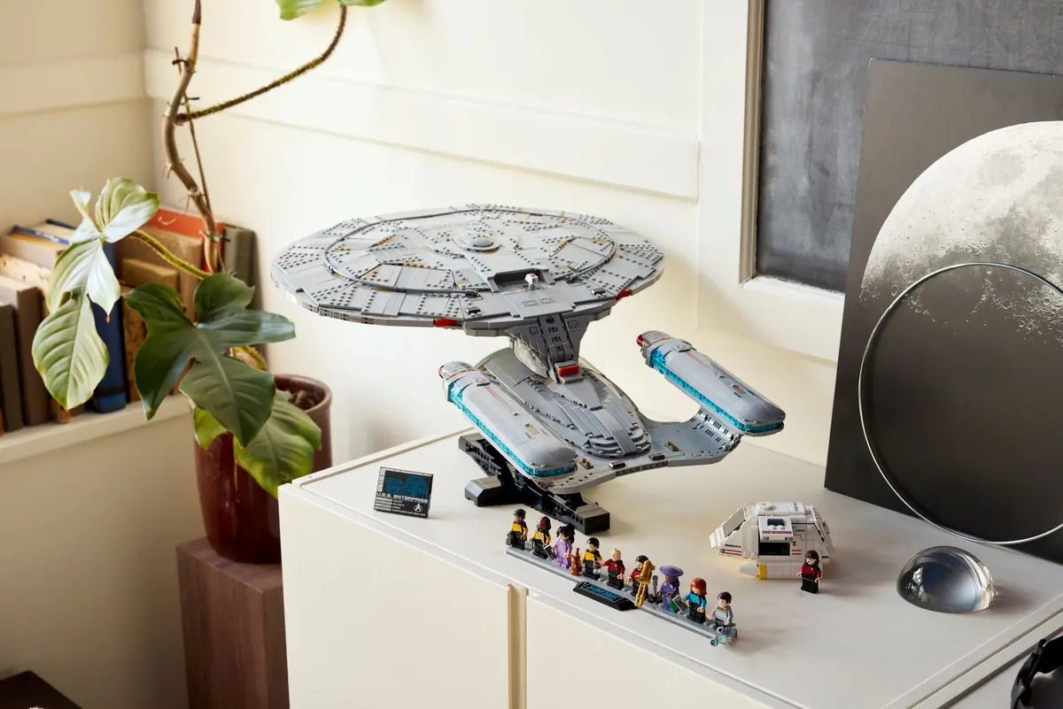 LEGO Icons 10356 Star Trek: U.S.S. Enterprise NCC-1701-D set, image 17