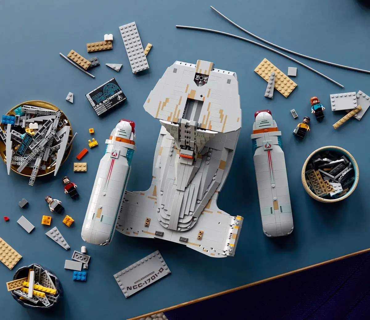 LEGO Icons 10356 Star Trek: U.S.S. Enterprise NCC-1701-D set, image 10
