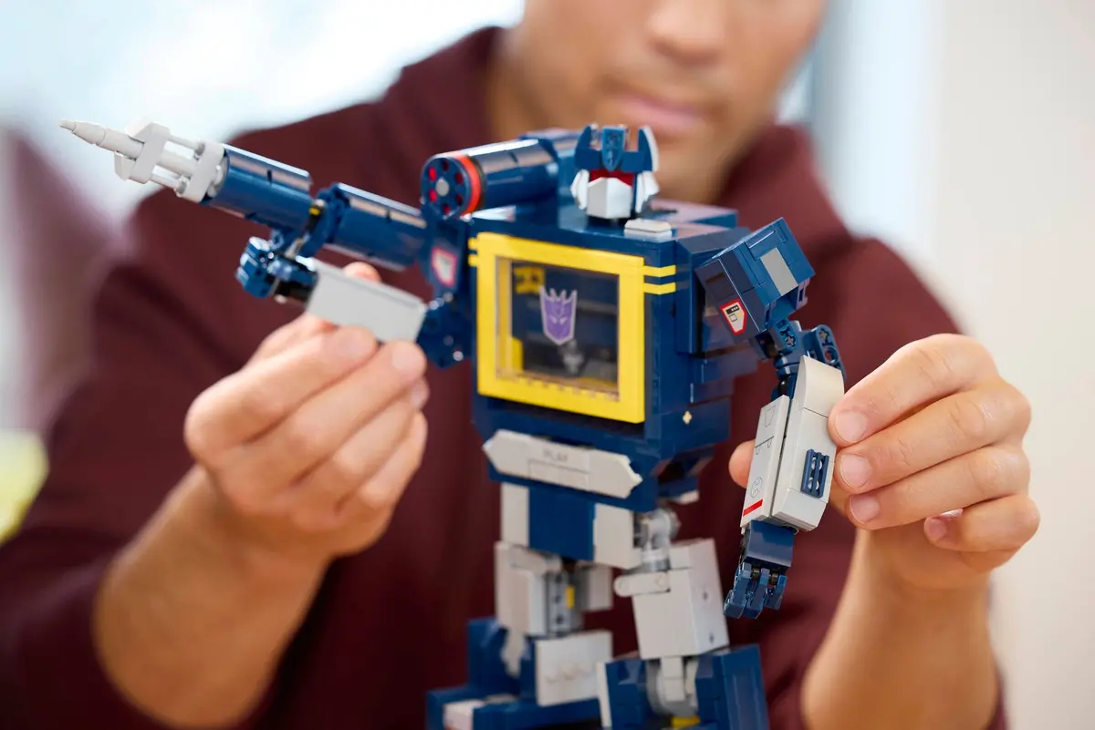 LEGO Icons 10358 Transformers: Soundwave set, image 7