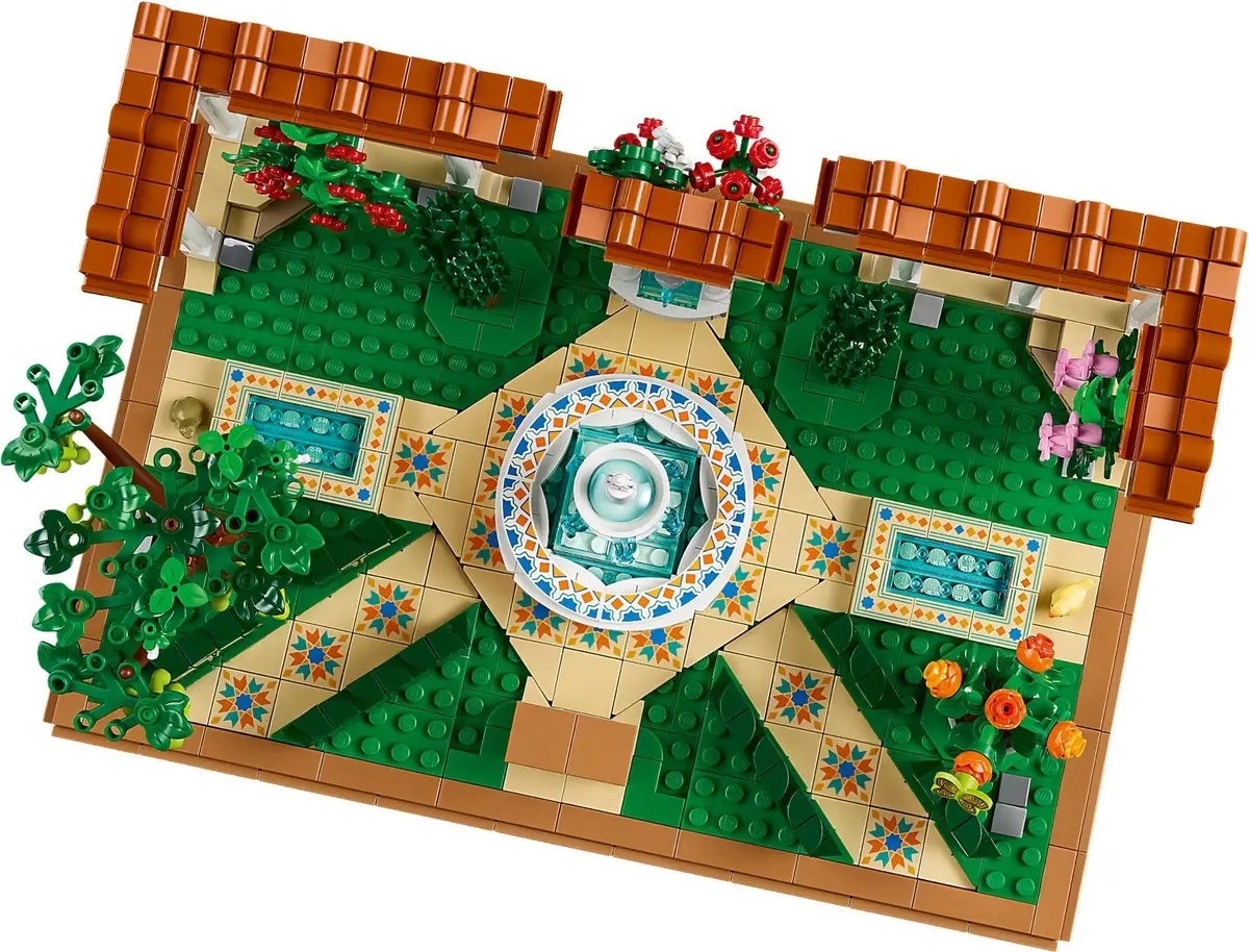 LEGO Icons 10359 Fountain Garden set, image 9