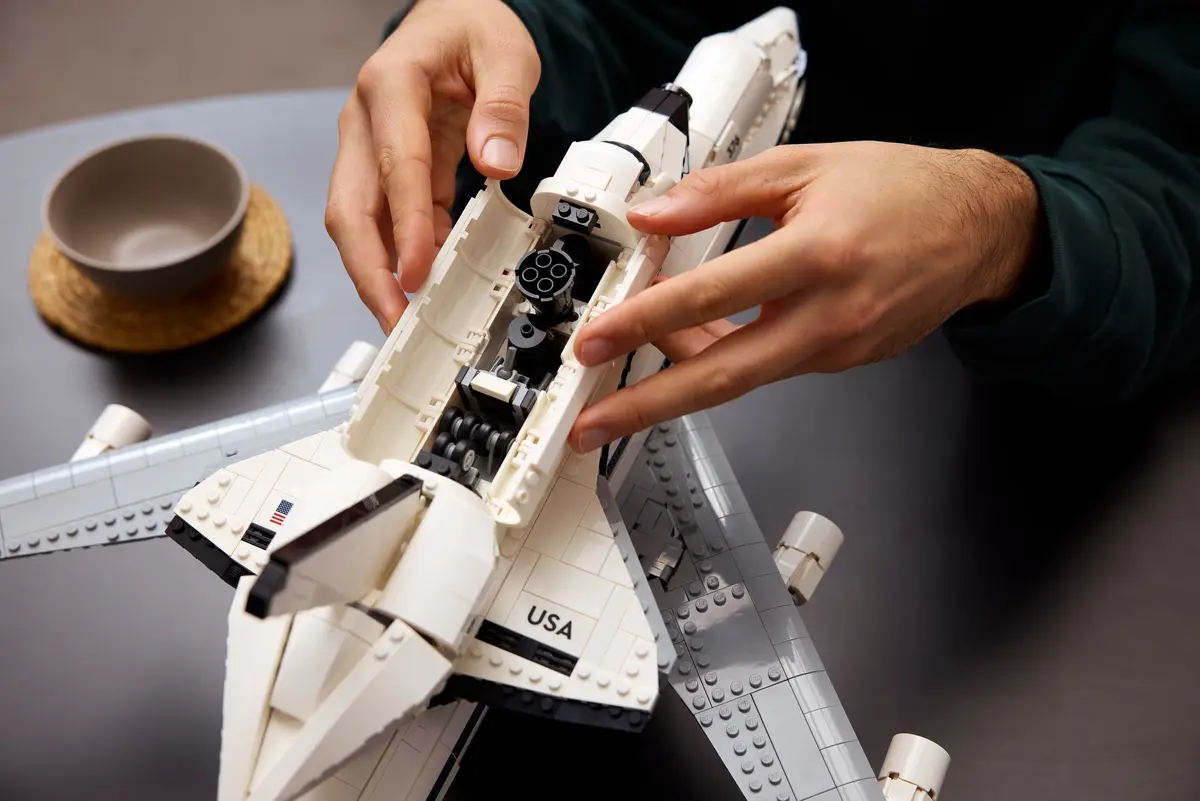 LEGO Icons 10360 Shuttle Carrier Aircraft set, image 4