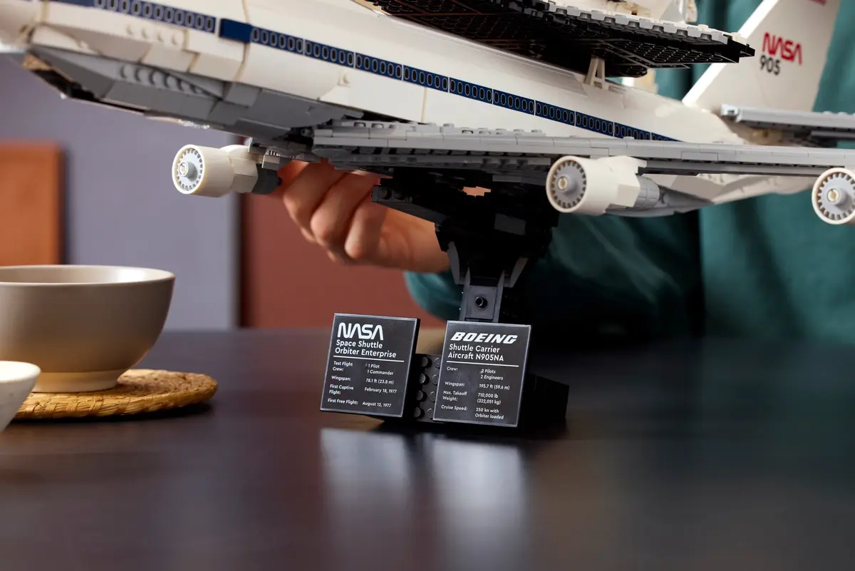 LEGO Icons 10360 Shuttle Carrier Aircraft set, image 5