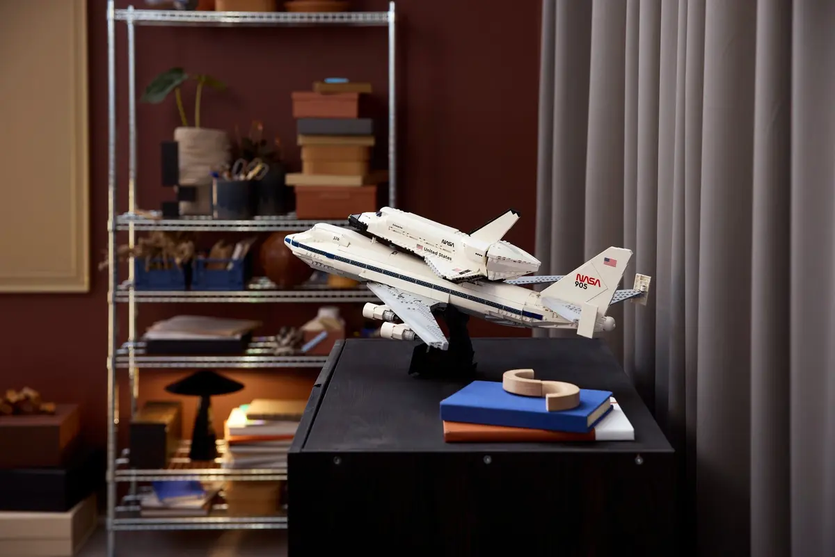 LEGO Icons 10360 Shuttle Carrier Aircraft set, image 10