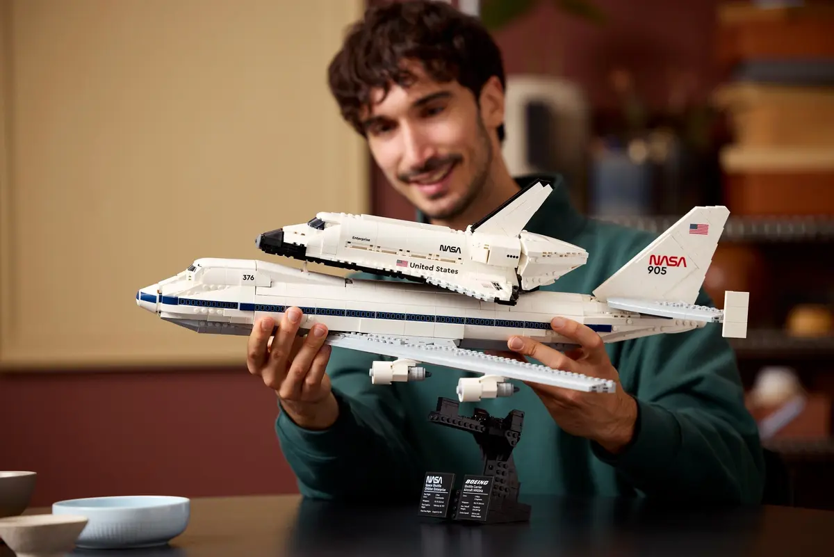 LEGO Icons 10360 Shuttle Carrier Aircraft set, image 9