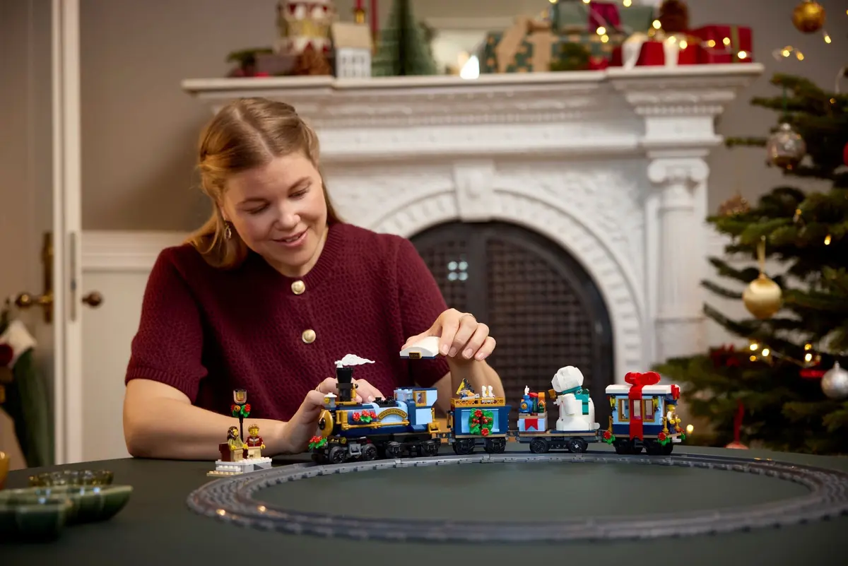 LEGO Icons 10361 Holiday Express Train set, image 9