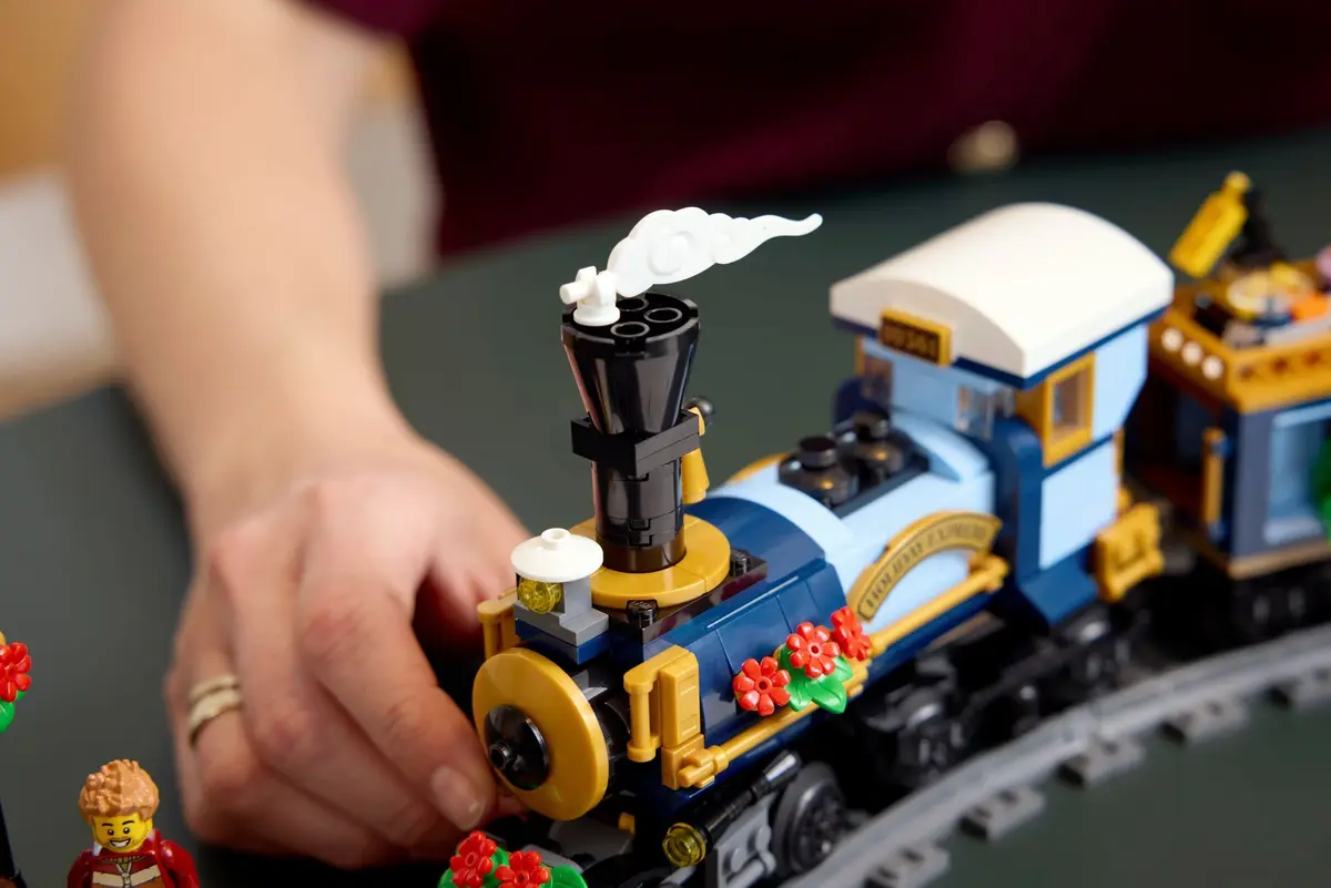 LEGO Icons 10361 Holiday Express Train set, image 7