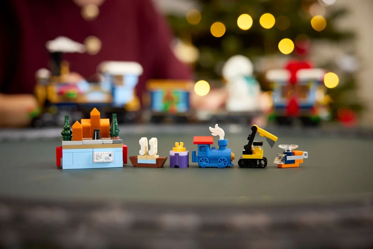 LEGO Icons 10361 Holiday Express Train set, image 5
