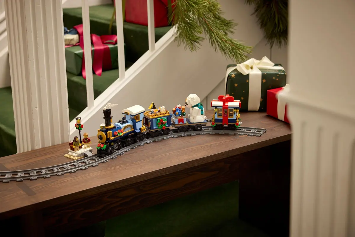 LEGO Icons 10361 Holiday Express Train set, image 10